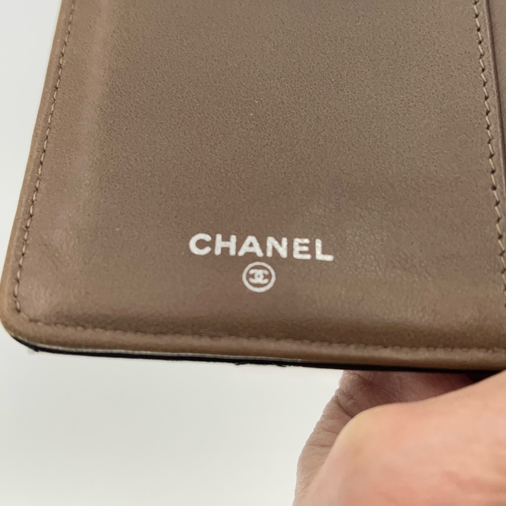 CHANEL Yen Wallet Black w/Taupe Interior and Silver CC Logo Very Good Condition - Picture 9 of 16